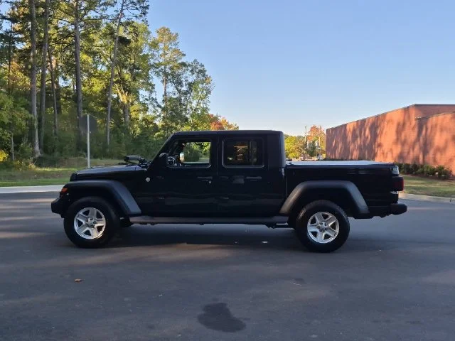 Used 2020 Black Jeep Sport image 10