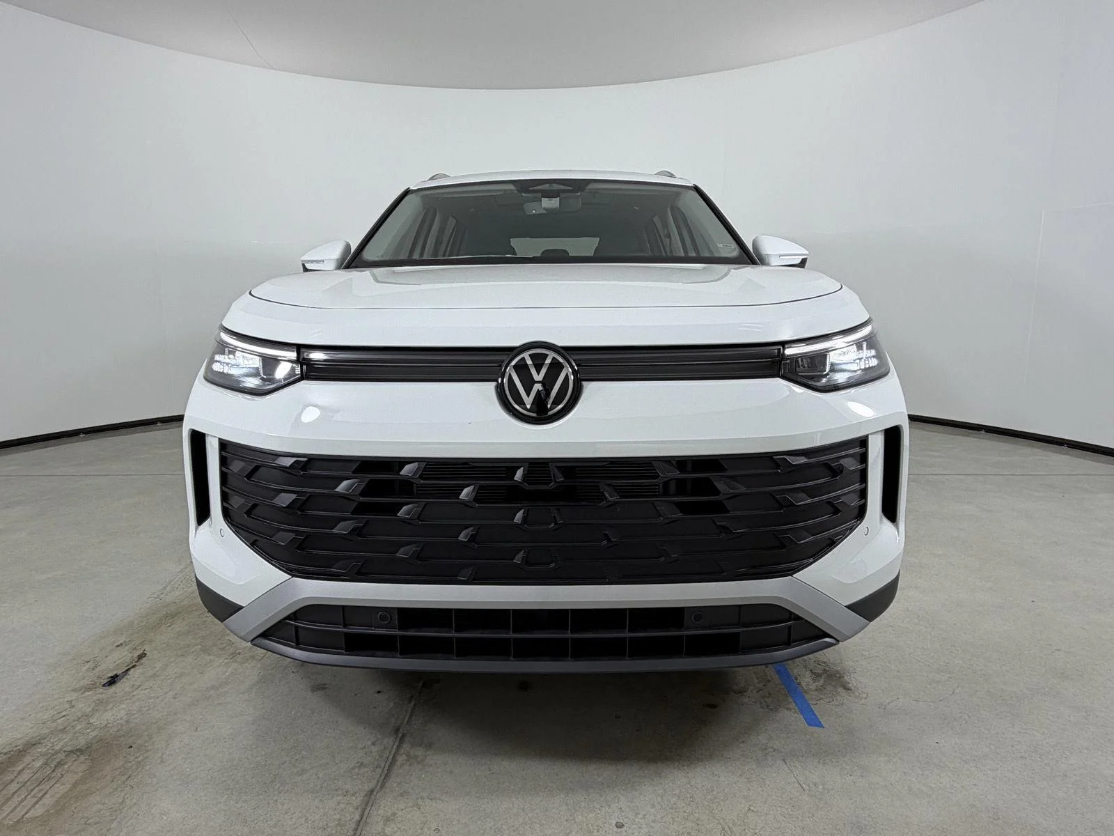New 2026 Pure White Volkswagen SE image 2