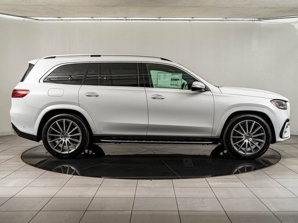 New 2026 MANUFAKTUR Moonlight White Metallic Mercedes-Benz GLS 580 image 12
