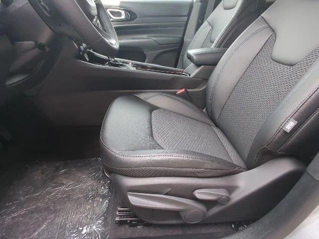 New 2026 Silver Jeep Latitude image 10