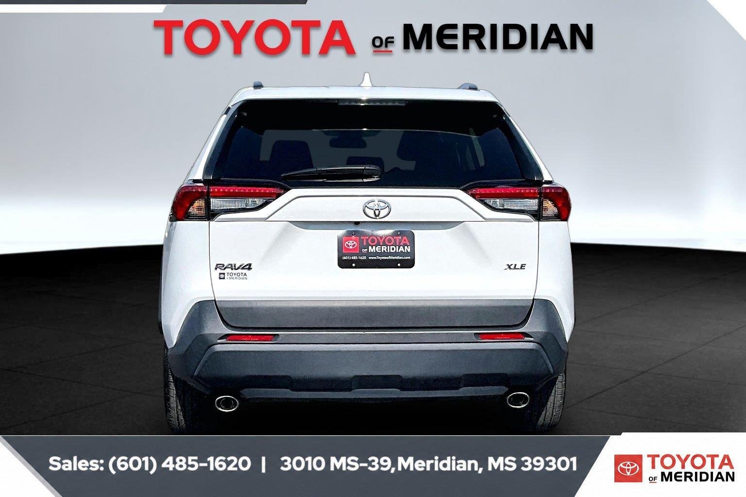 Used 2024 Ice Cap Toyota XLE image 4