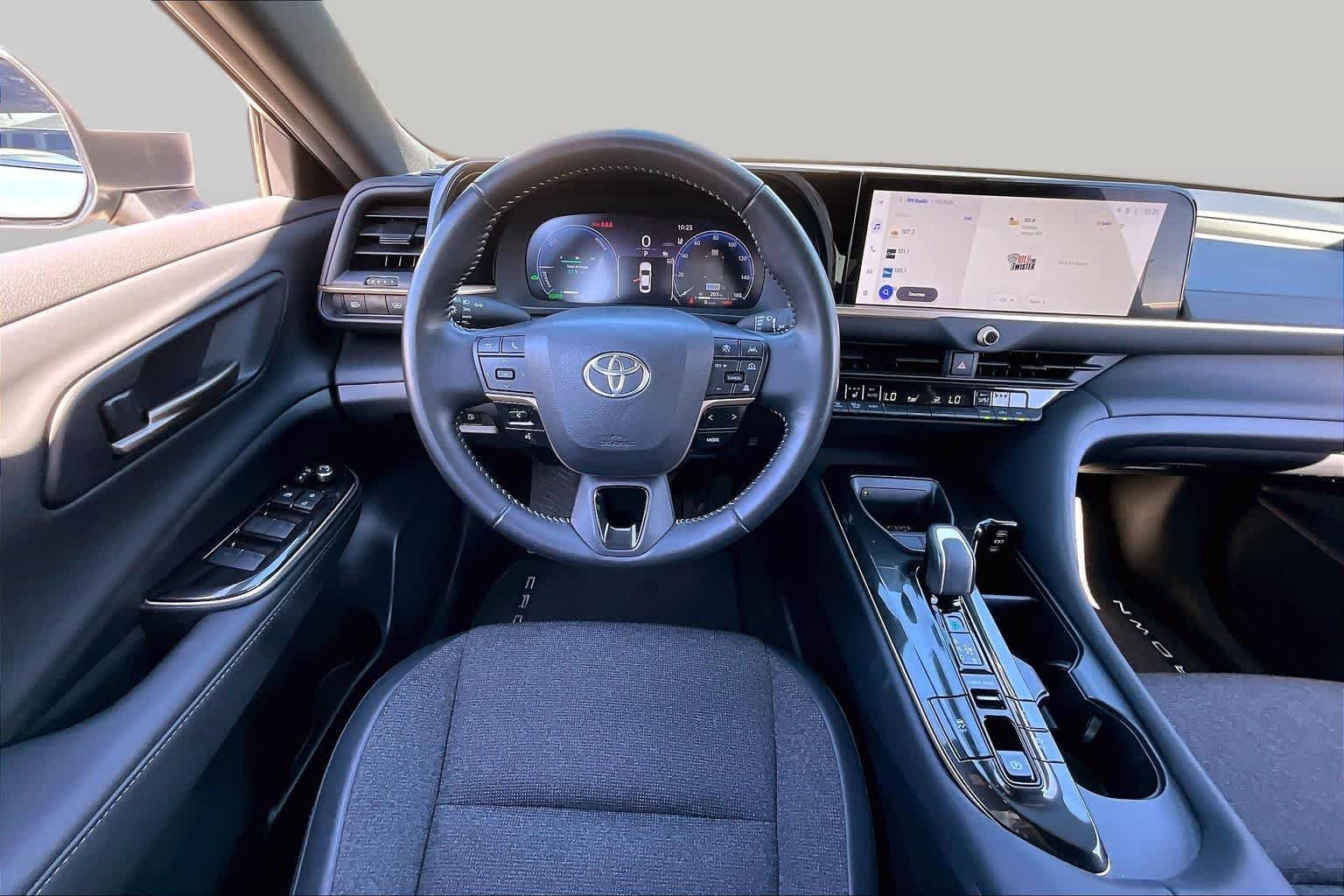 Used 2024 Oxygen White Toyota XLE image 6