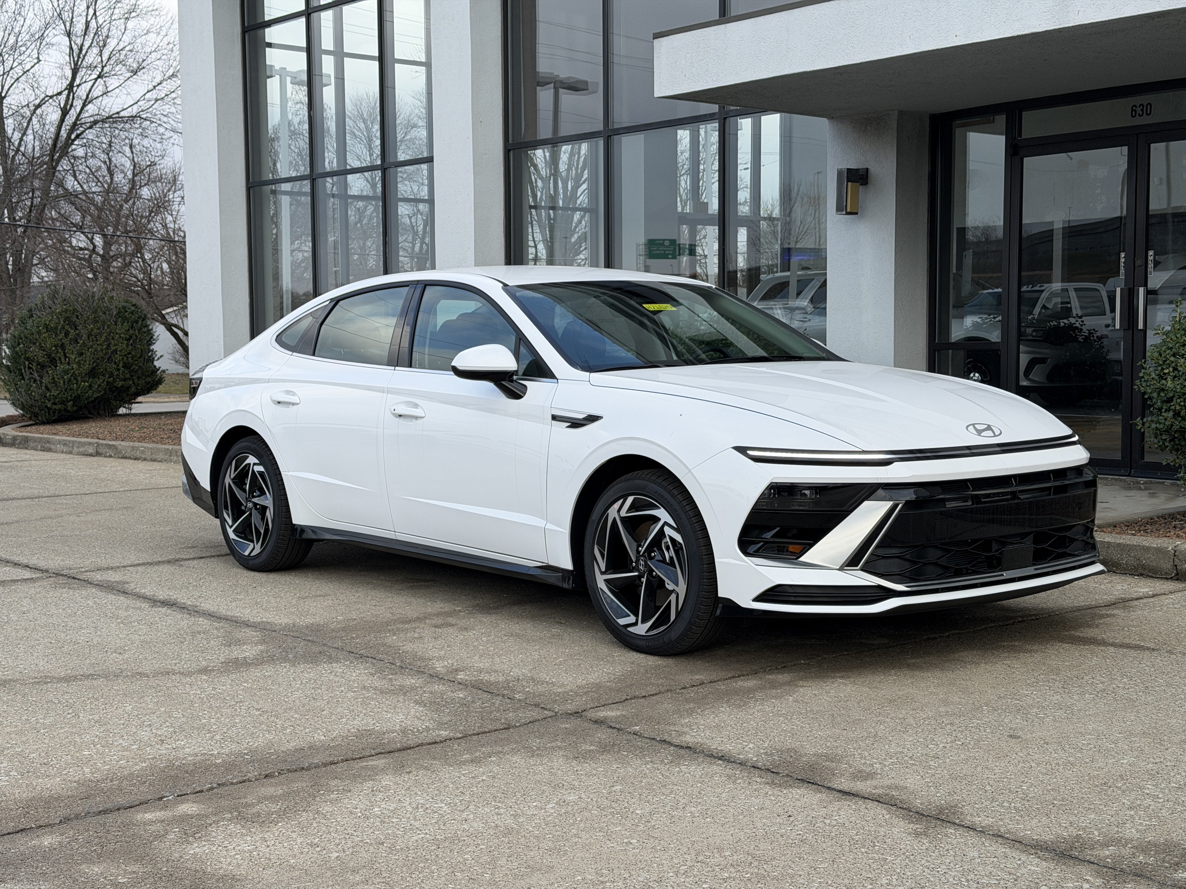 Used 2026 White Hyundai SEL Sport image 2