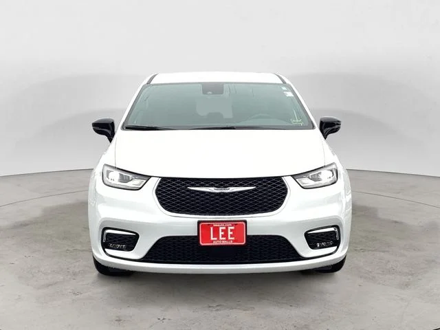 New 2026 Bright White Clearcoat Chrysler SELECT image 9
