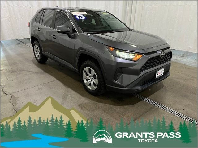 2022 Toyota RAV4 LE AWD's photo
