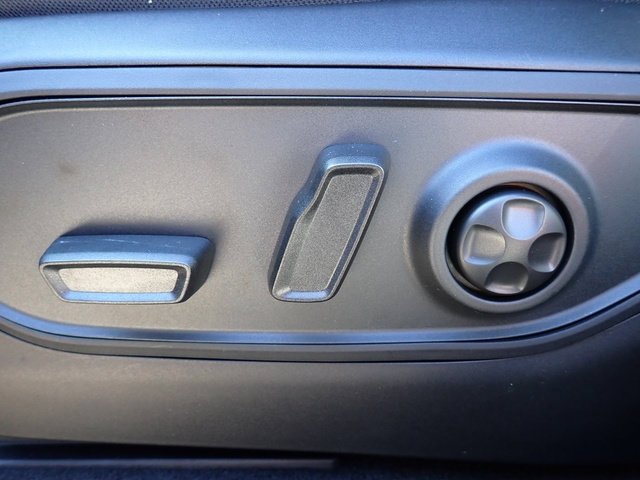 New 2025 Silver Zynith Exterior Paint Jeep Limited image 17