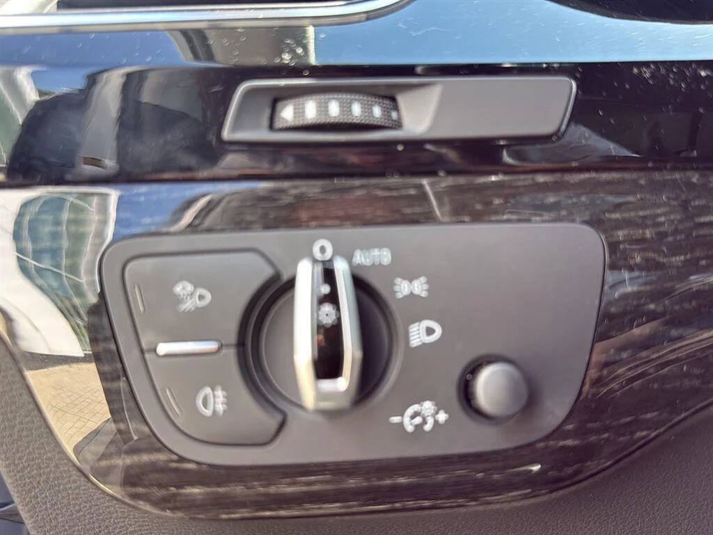 Used 2017 Florett Silver Metallic Audi Premium Plus image 17