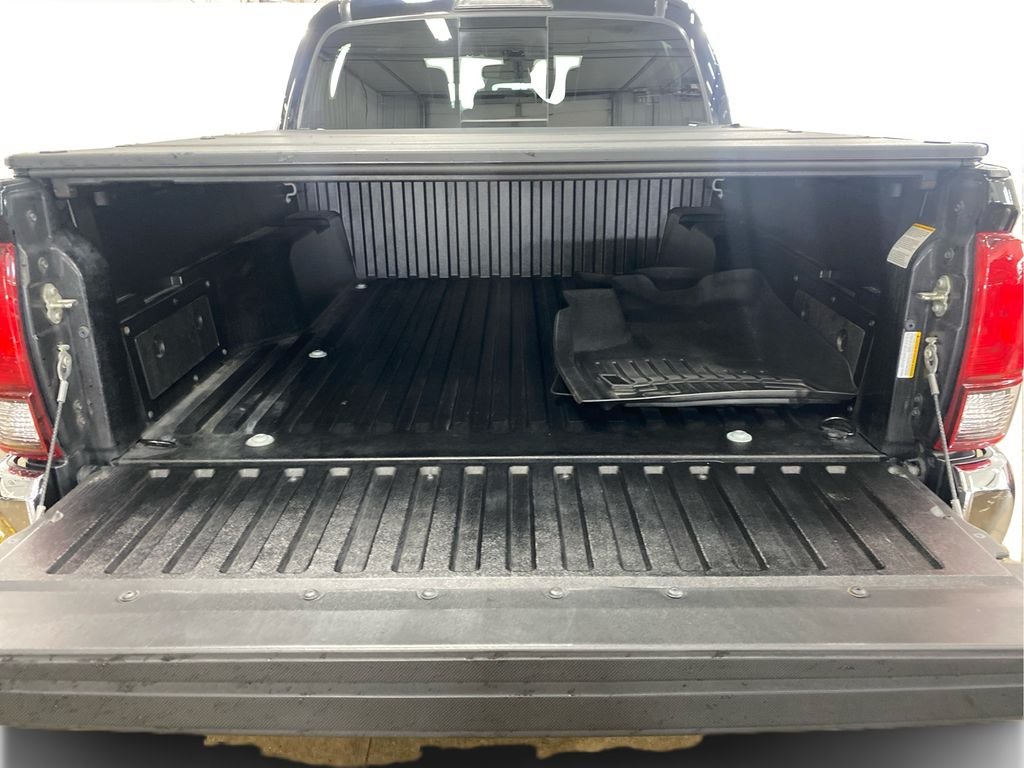 Used 2018 Black Toyota SR5 image 11