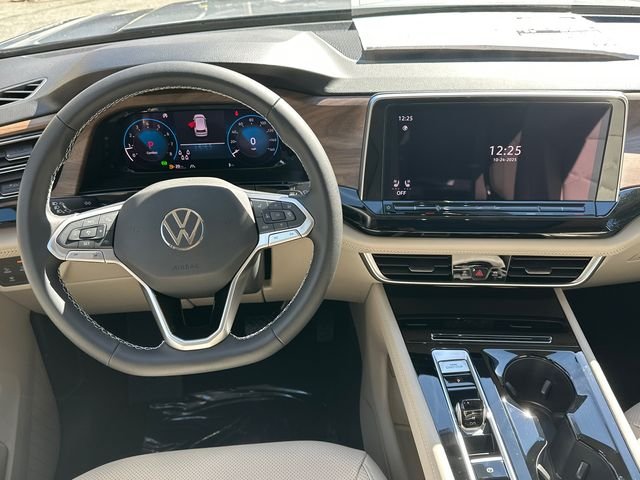 New 2026 Silver Volkswagen 2.0T SE w/Technology image 23