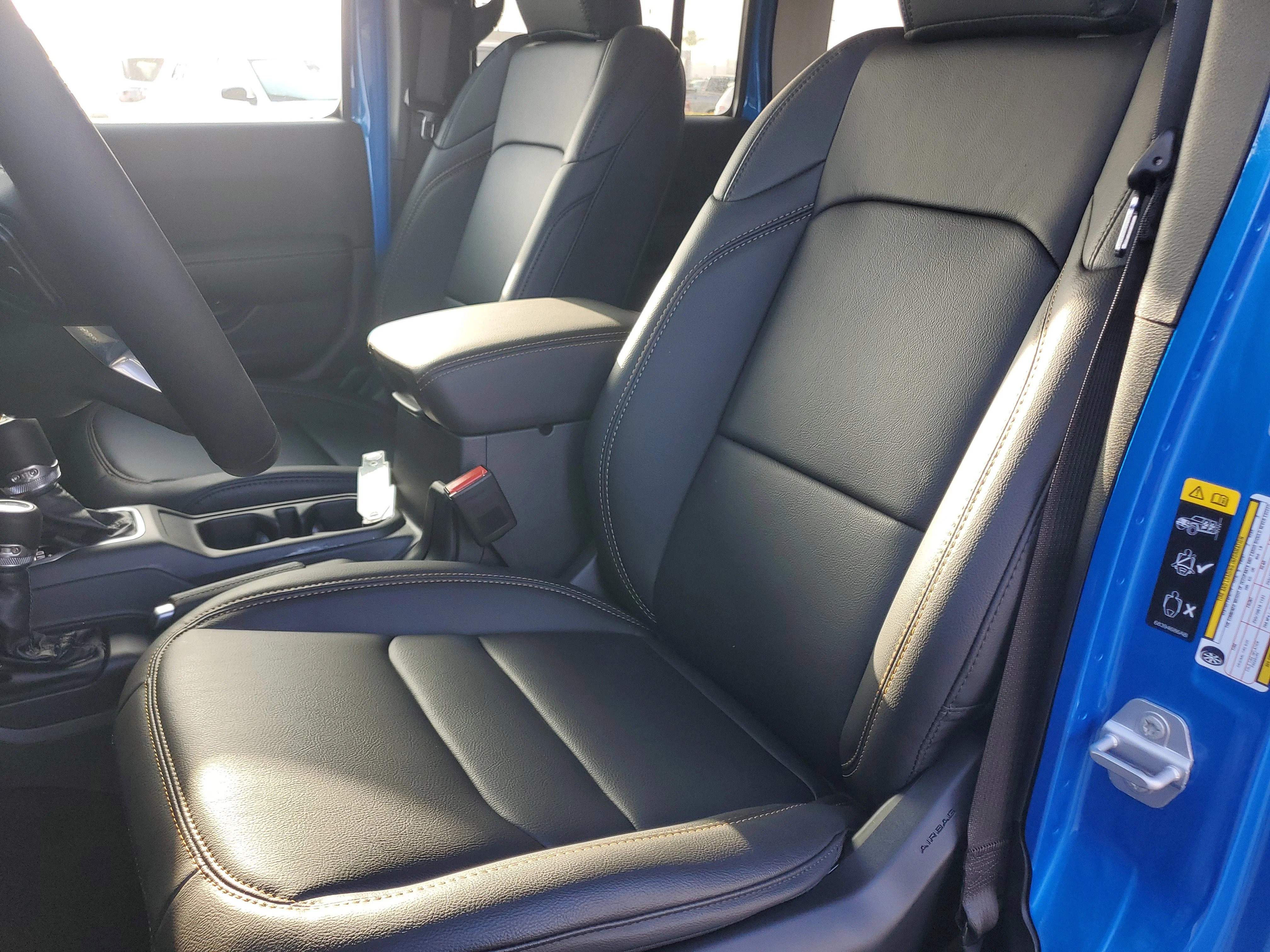 New 2026 Hydro Blue Pearl-Coat Exterior Paint Jeep Sahara image 12