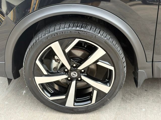 Used 2022 Black Nissan SL image 13