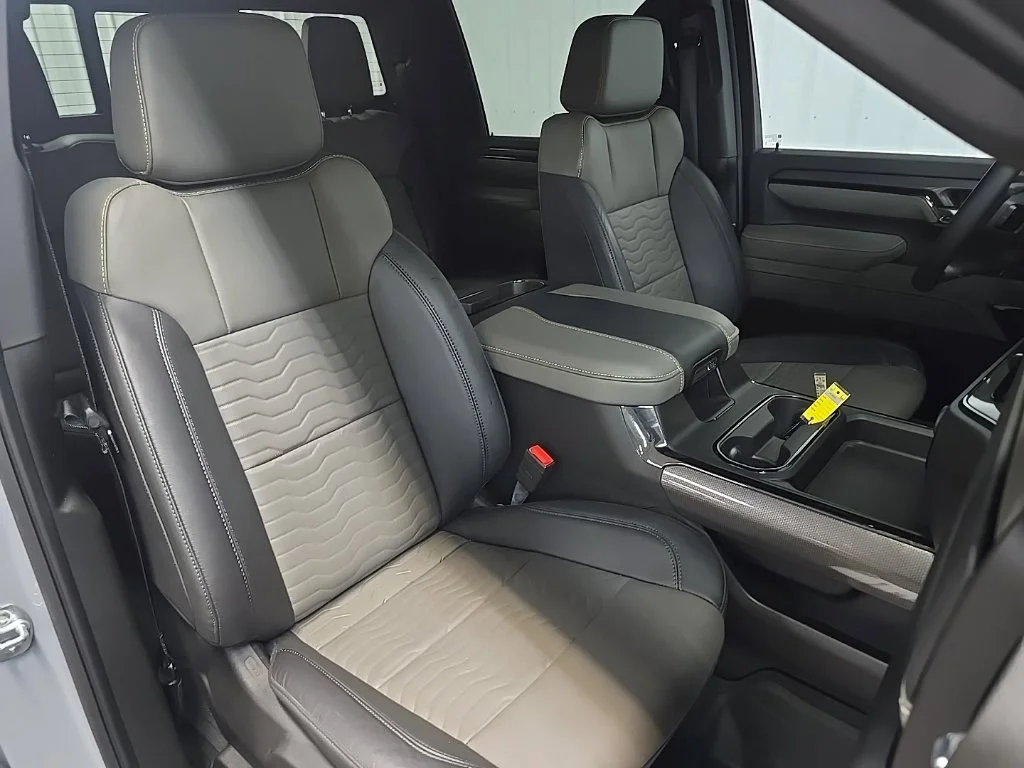 Used 2025 Gray Chevrolet ZR2 image 17