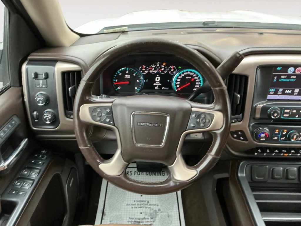 Used 2017 WHITE FROST TRICOAT GMC Denali image 17