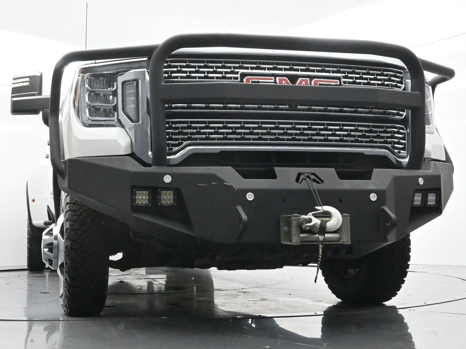 Used 2022 White Frost Tricoat GMC Denali image 49