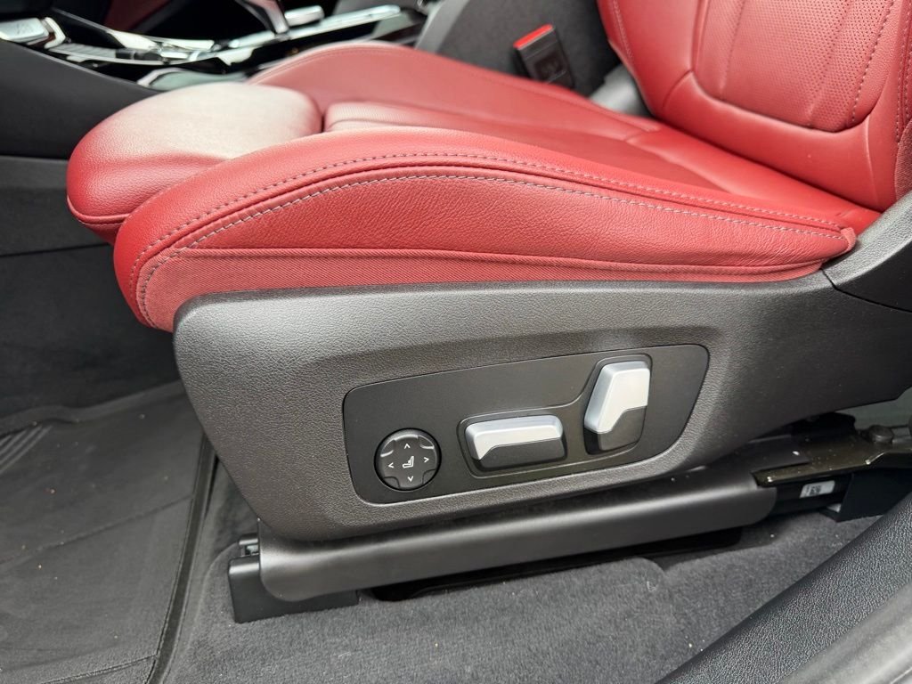 Used 2022 White BMW xDrive30i image 14