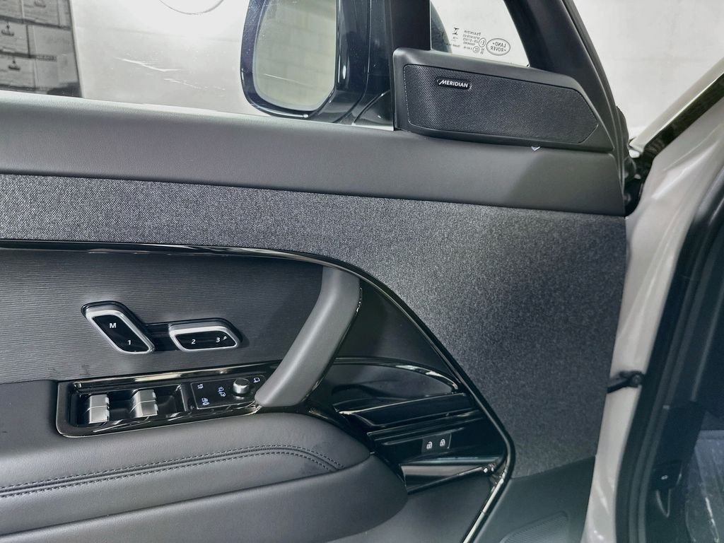 New 2026 Borasco Grey LAND ROVER SE image 23