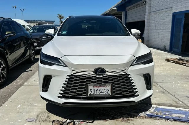 Used 2025 White Lexus 350h Luxury image 3