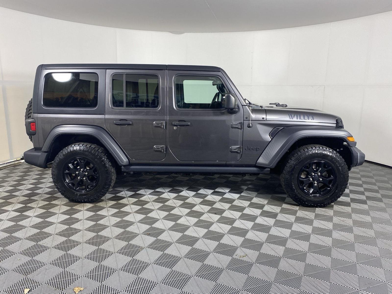 Used 2020 Granite Crystal Metallic Clearcoat Jeep Willys image 9