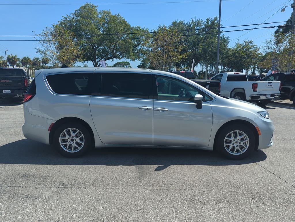 Used 2023 Silver Chrysler Touring L image 7