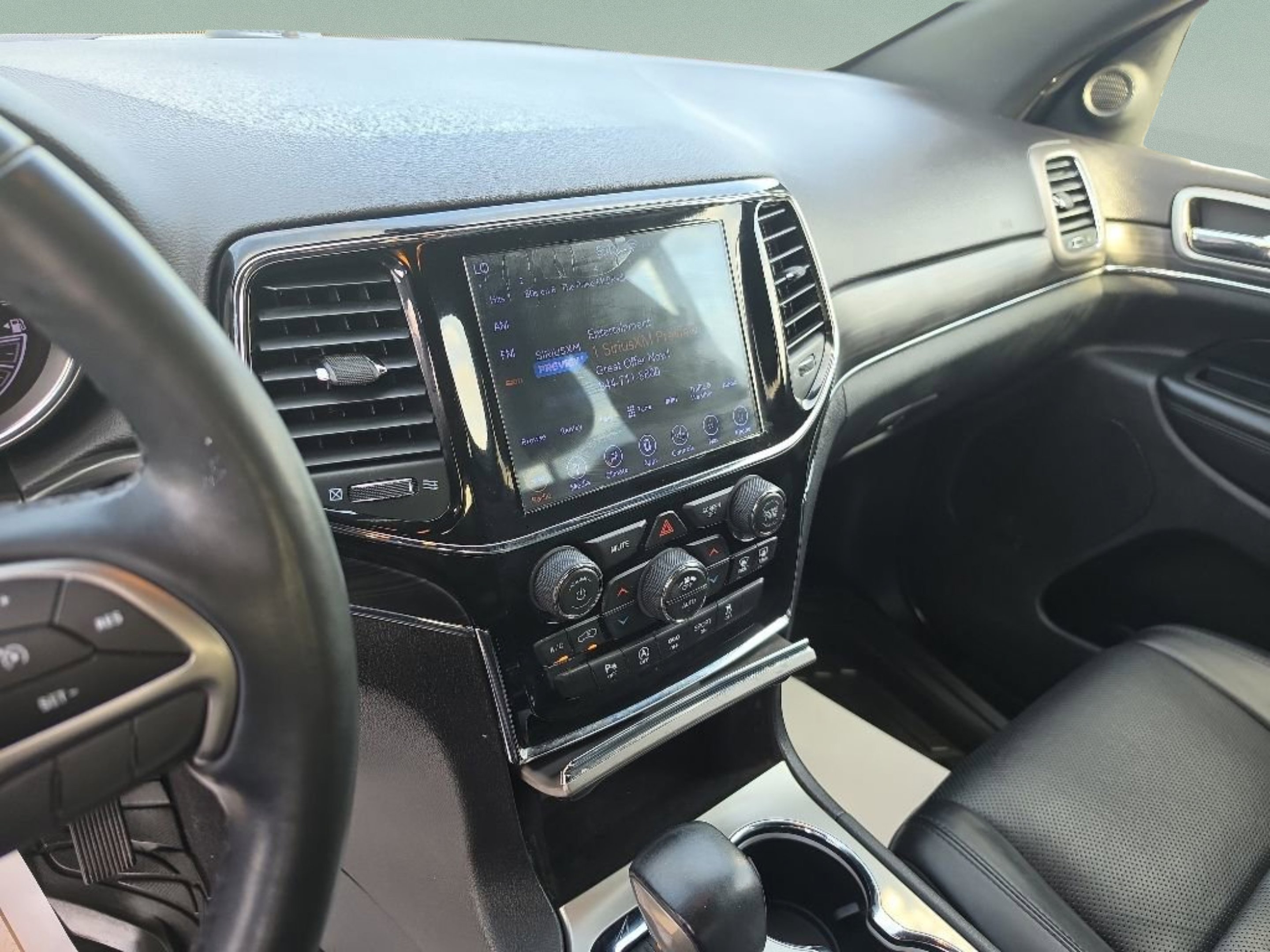 Used 2019 Black Jeep Limited 4x2 image 17