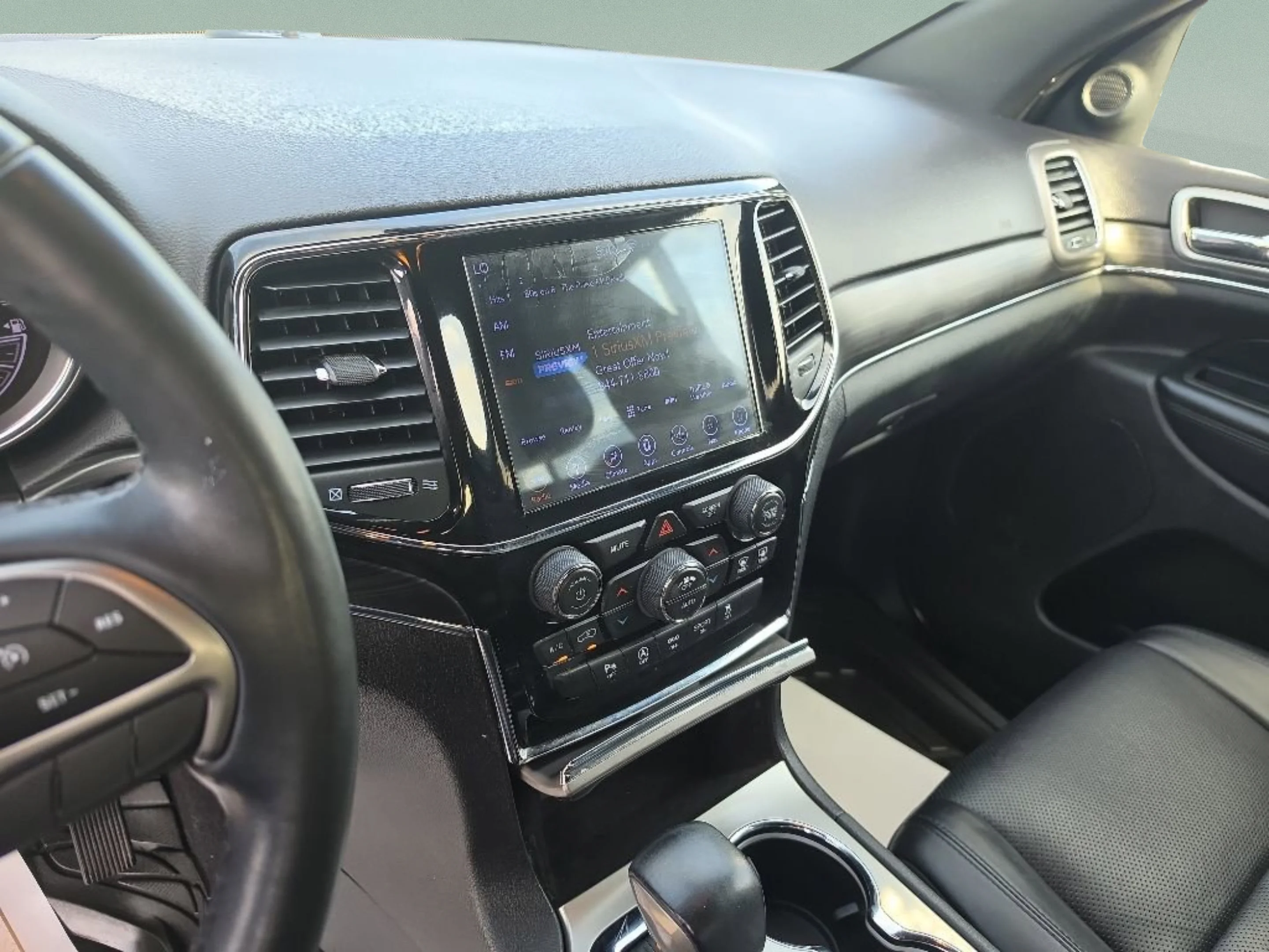 Used 2019 Black Jeep Limited 4x2 image 17