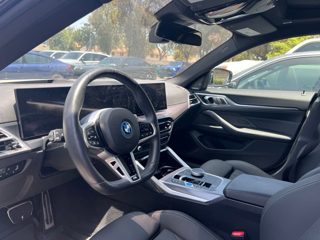 Used 2025 Alpine White BMW xDrive40 image 15