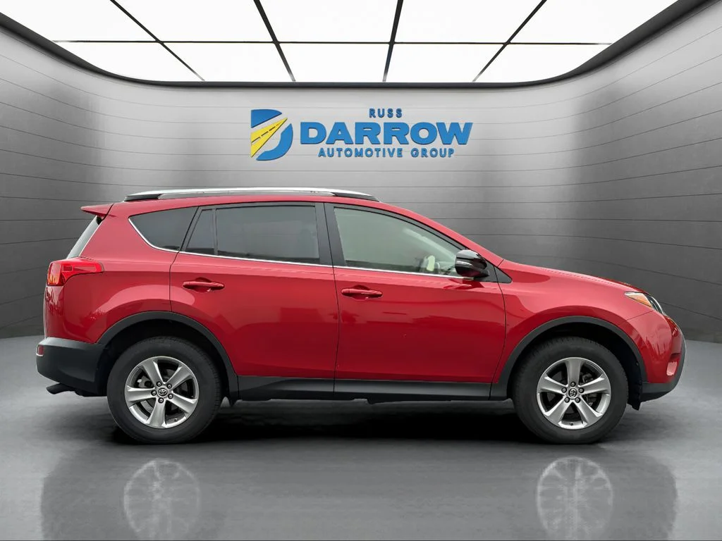 Used 2015 Red Toyota XLE image 9