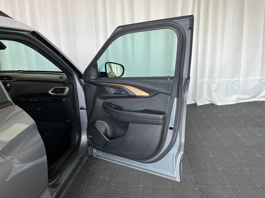 Used 2023 Gray Chevrolet ACTIV image 20