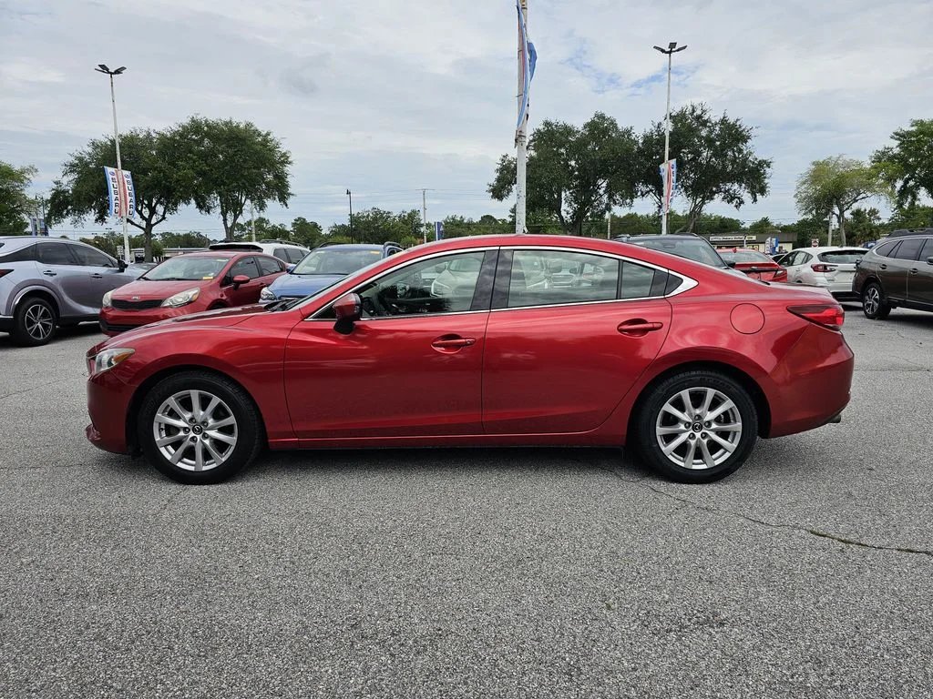 Used 2015 Red Mazda i Sport image 5