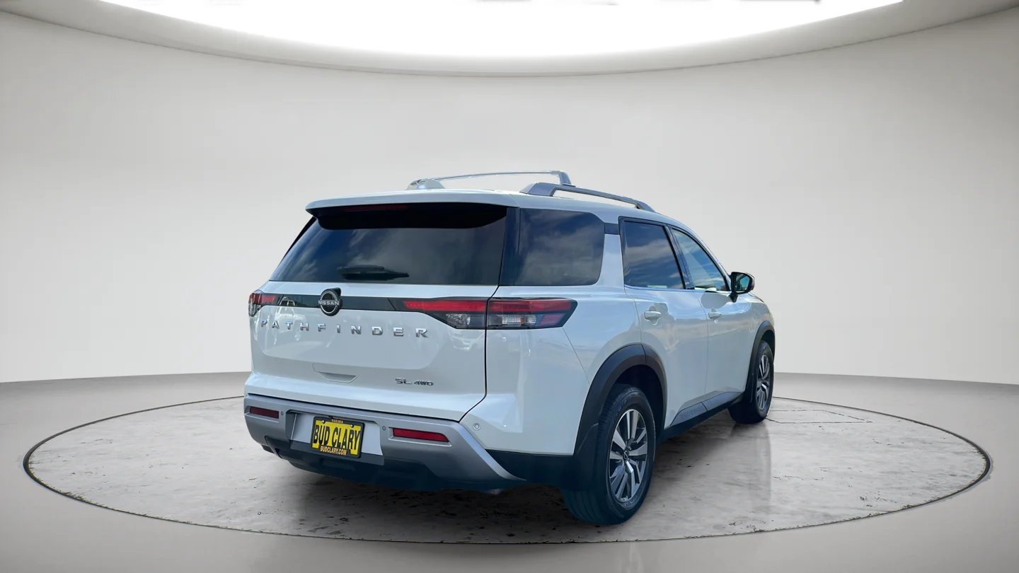 Used 2022 White Nissan SL image 5