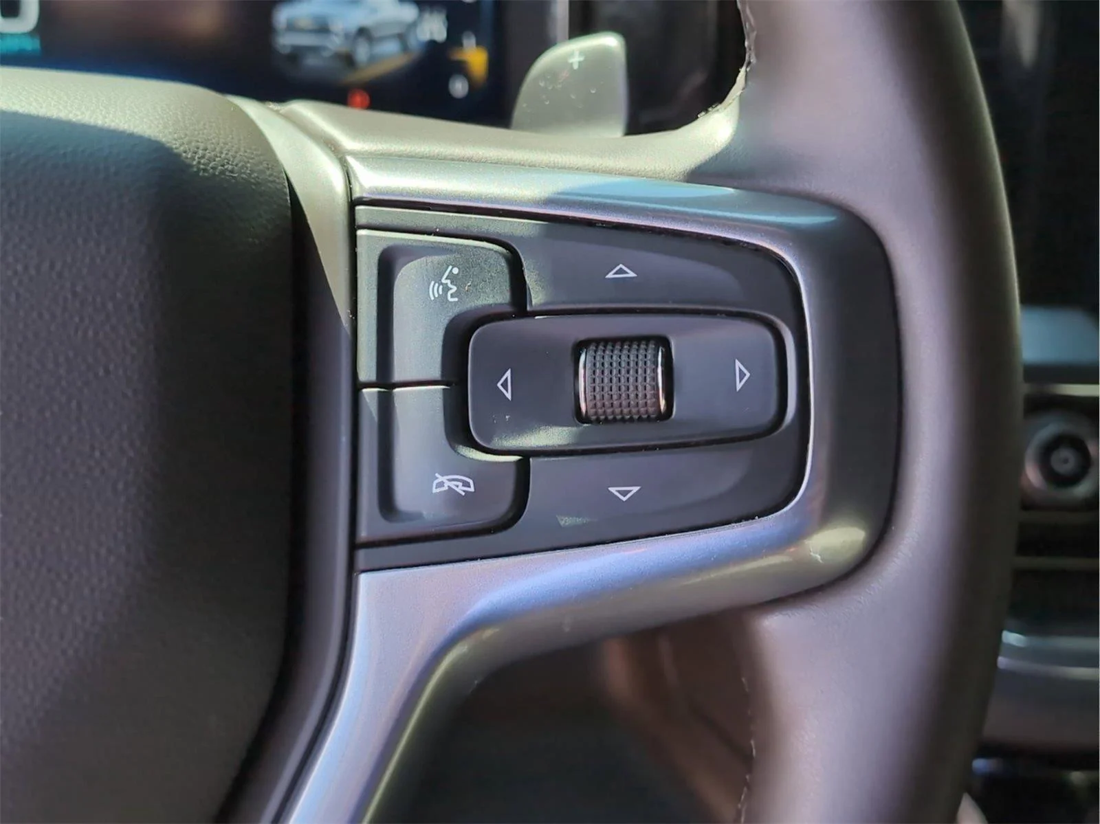Used 2025 Summit White Chevrolet LTZ image 27