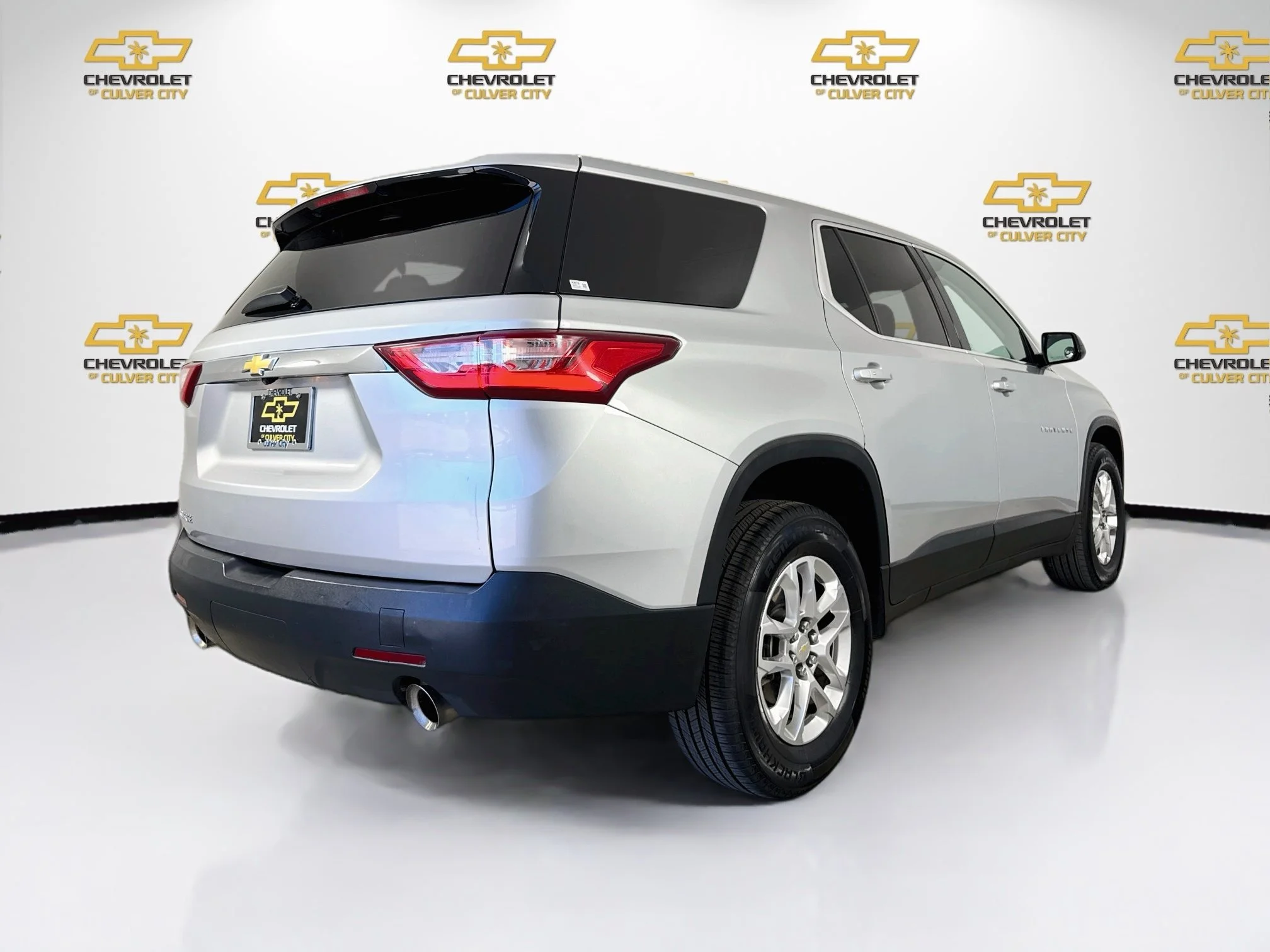 Used 2019 SILVER ICE METALLIC Chevrolet LS image 8