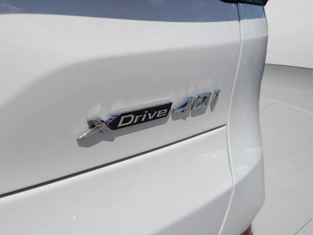 Used 2025 White BMW xDrive40i image 32