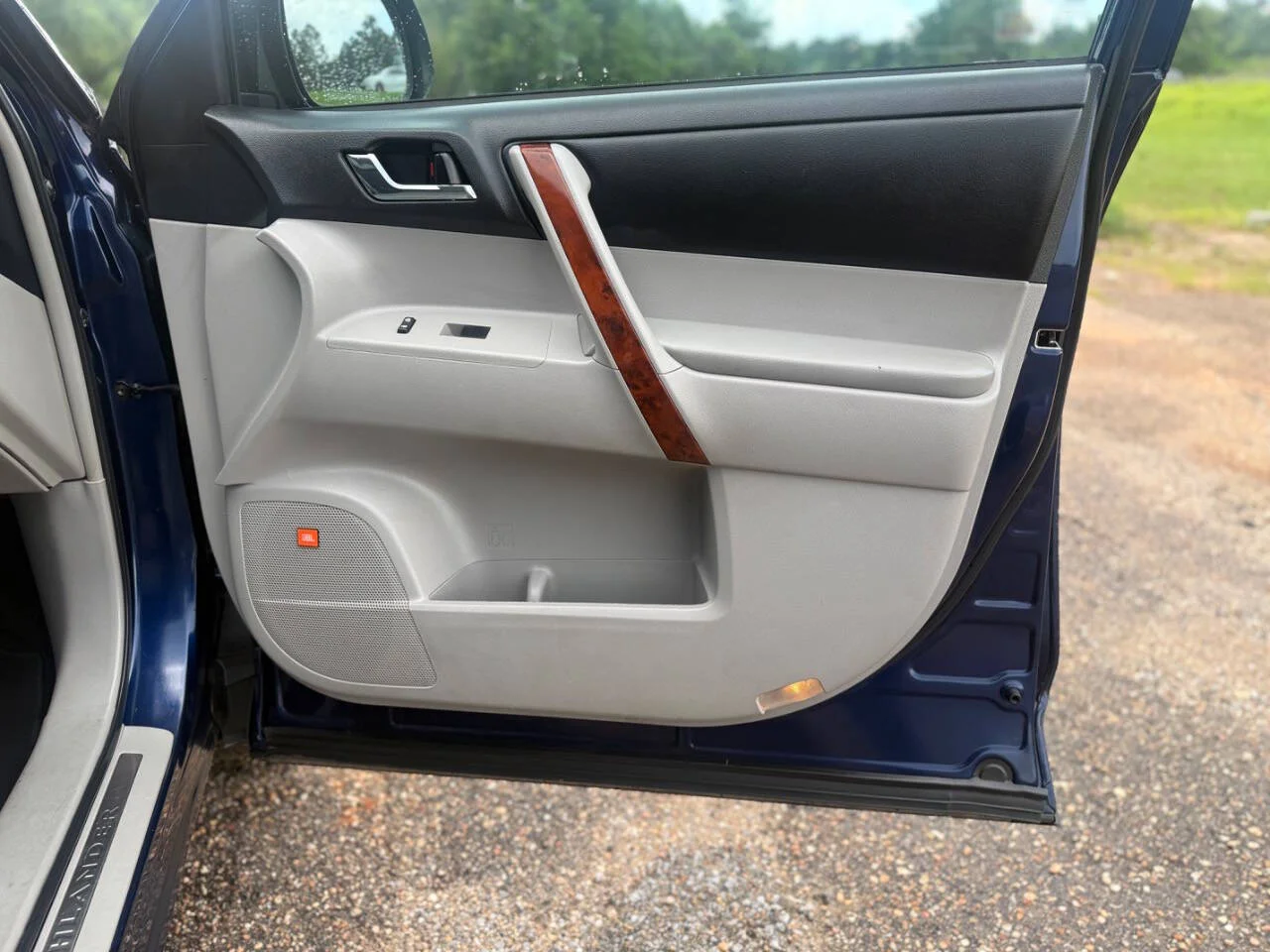 Used 2011 Blue Toyota Limited 4dr SUV image 26