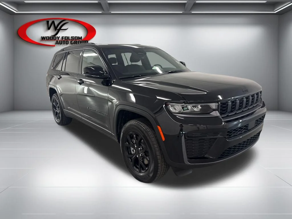 New 2026 Diamond Black Crystal Pearl-Coat Exterior Paint Jeep Altitude image 3