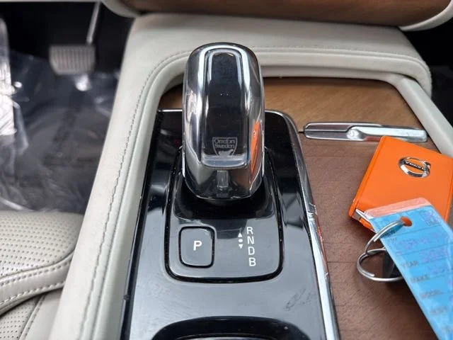 Used 2018 Onyx Black Metallic Volvo Inscription image 31
