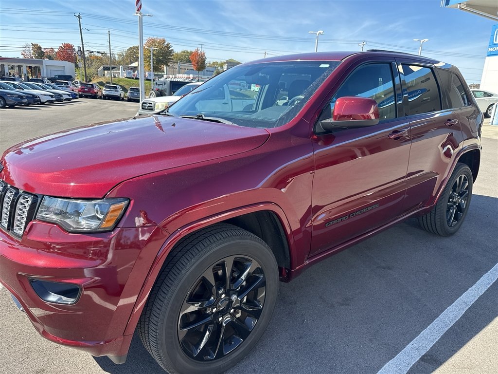 Used 2020 Velvet Red Pearlcoat Jeep Altitude image 3