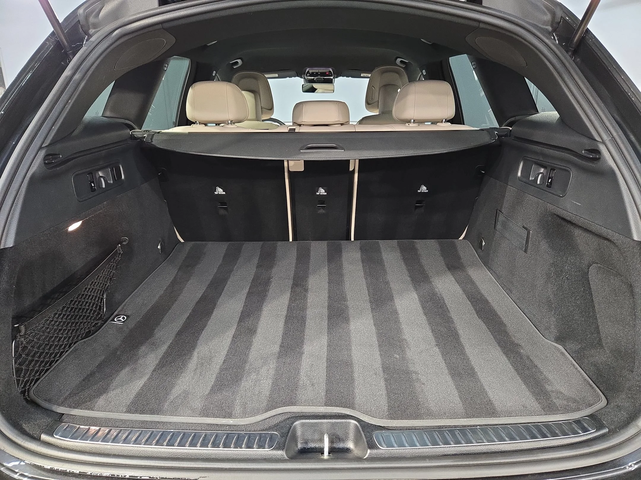 Used 2024 Graphite Grey Metallic Mercedes-Benz GLC 300 image 18