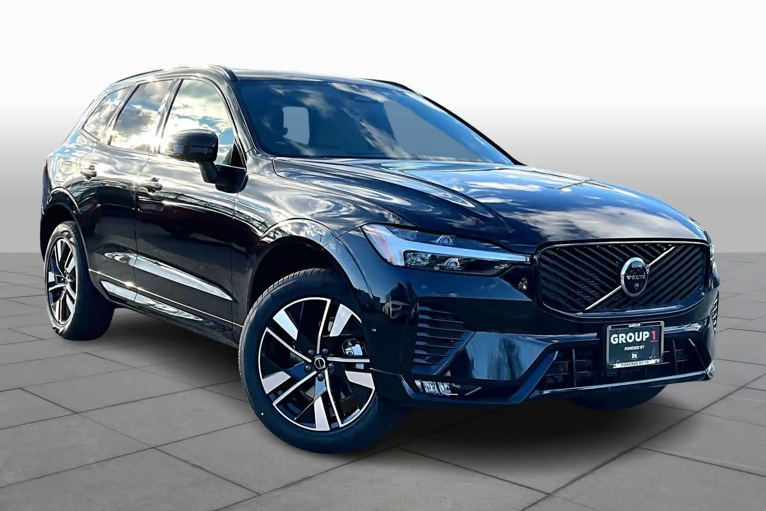 New 2026 Onyx Black Volvo Plus image 17