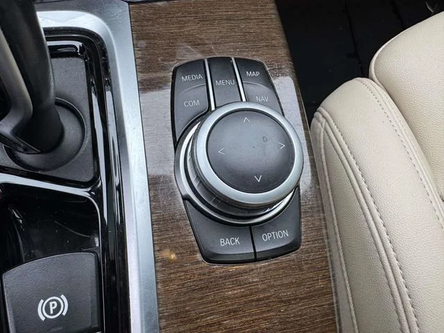 Used 2020 White BMW xDrive30i image 39
