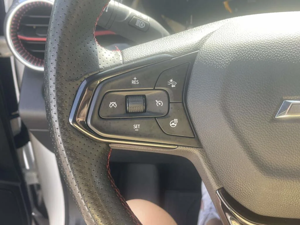 Certified Used 2025 Summit White Chevrolet 2RS image 32