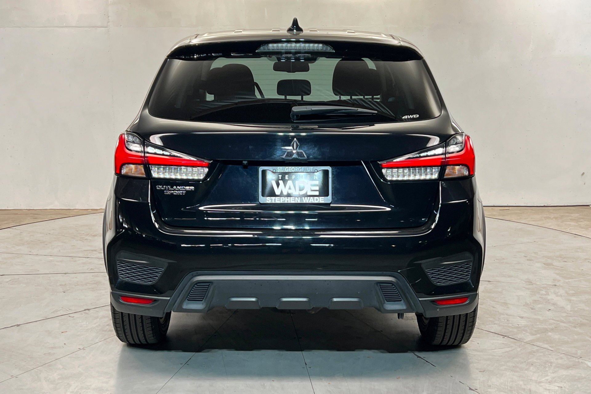 Used 2025 Silver Mitsubishi 2.0 ES image 5