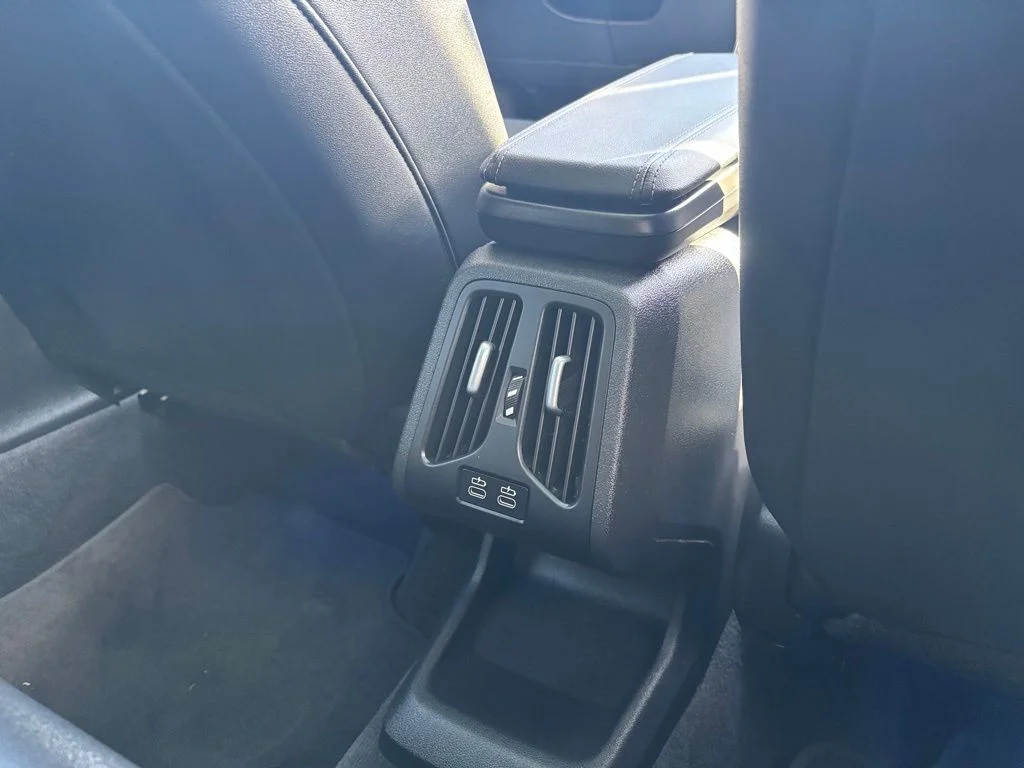 Used 2025 White BMW xDrive28i image 10