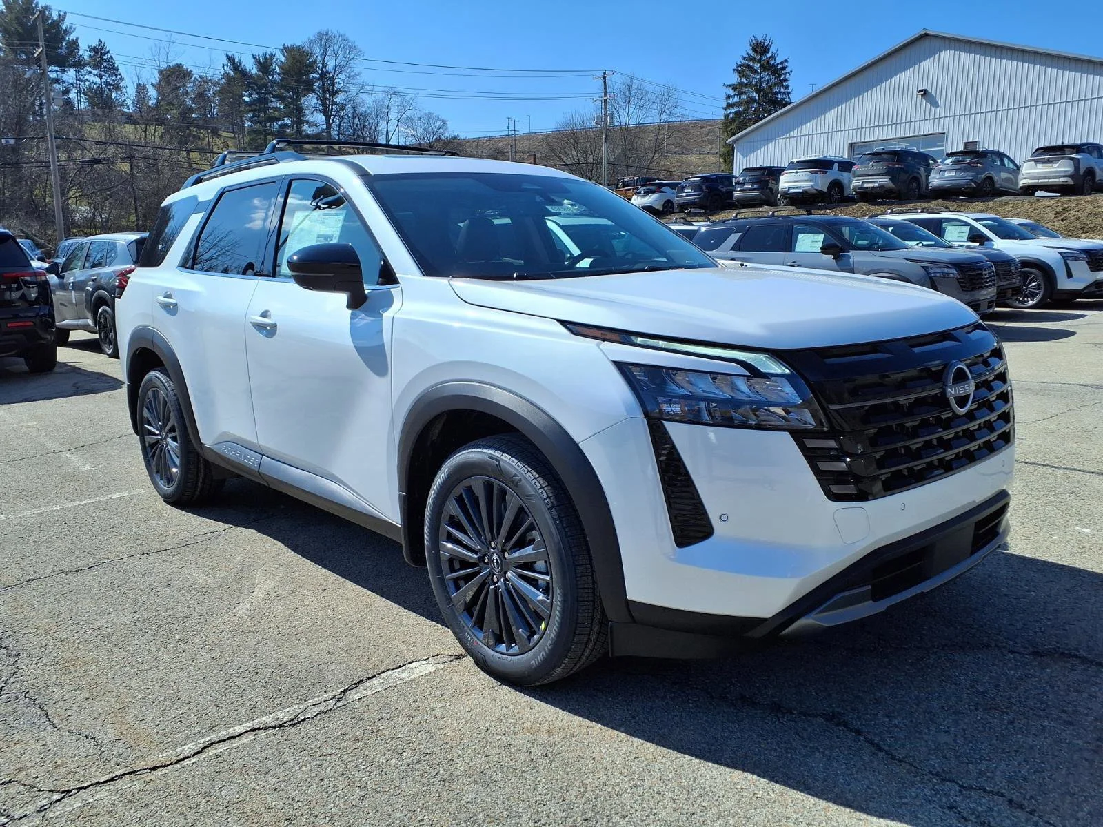 2026 Nissan Pathfinder SL 4WD's photo