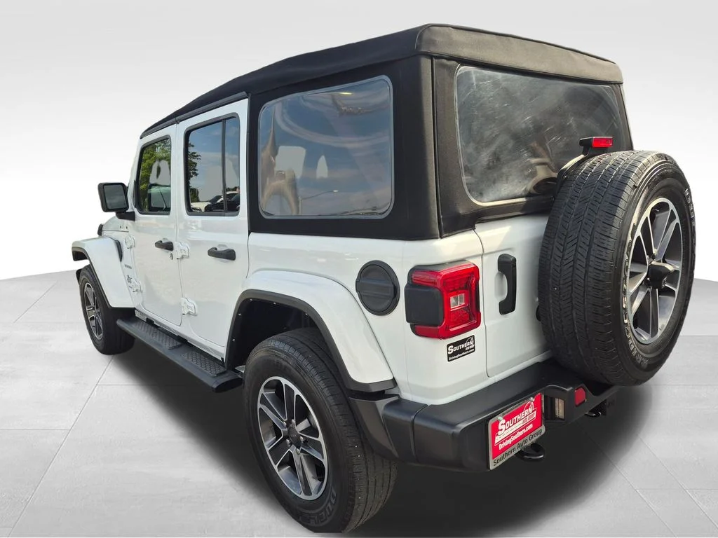 Used 2023 White Jeep Sahara image 4