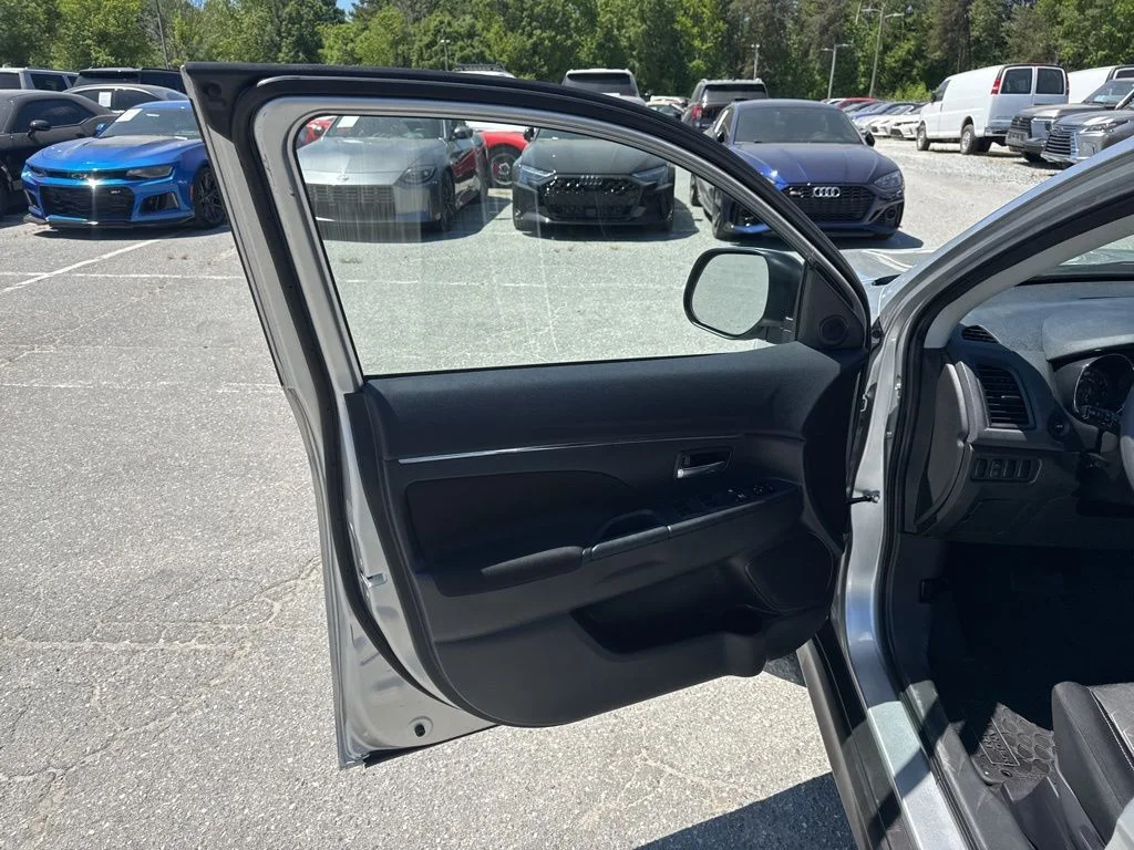 Used 2023 Silver Mitsubishi 2.0 ES image 22