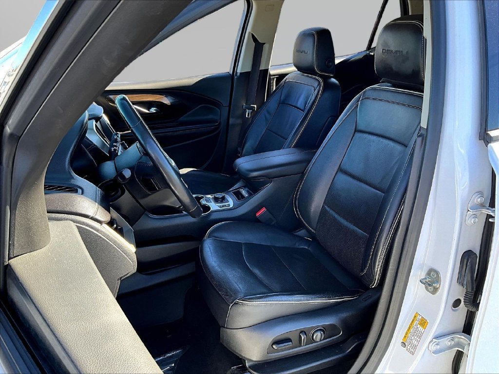 Used 2018 White GMC Denali image 24