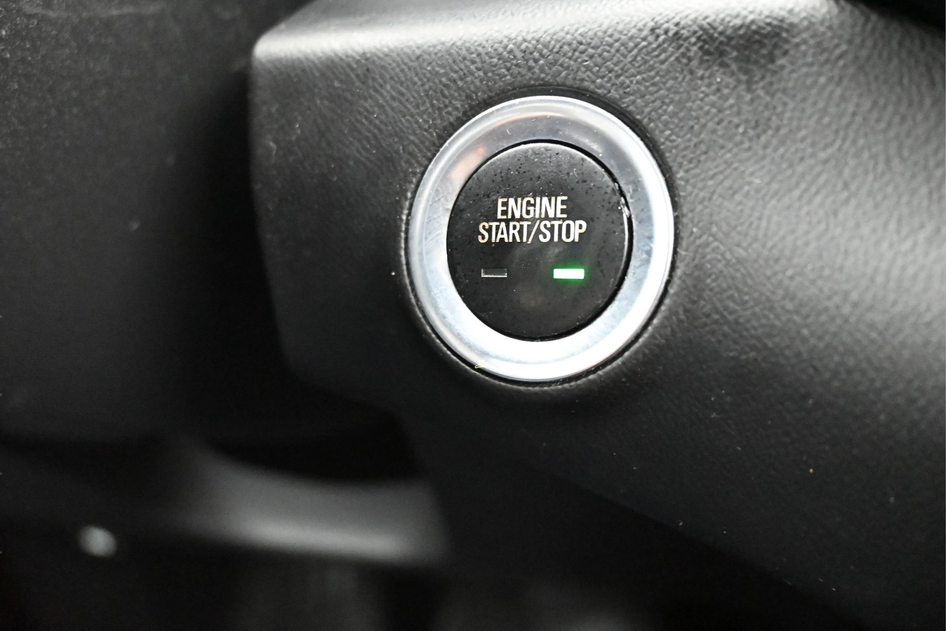 Used 2020 Ebony Twilight Metallic GMC SLE image 21