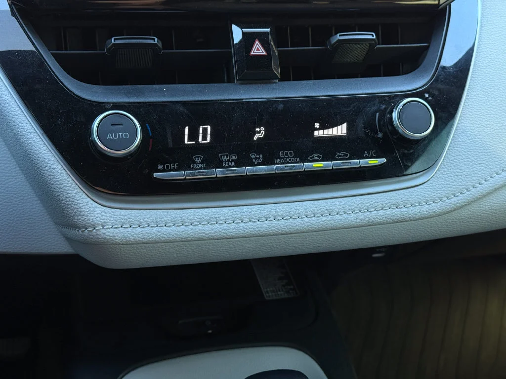 Used 2024  Toyota SE image 15