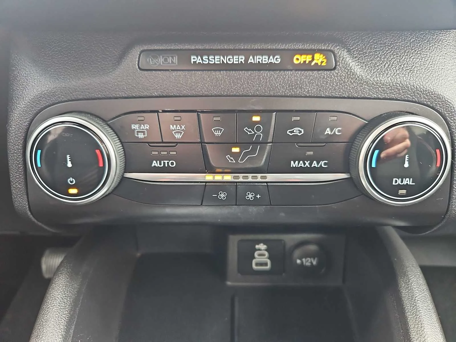 Used 2025 Agate Black Metallic Ford ST-Line image 19